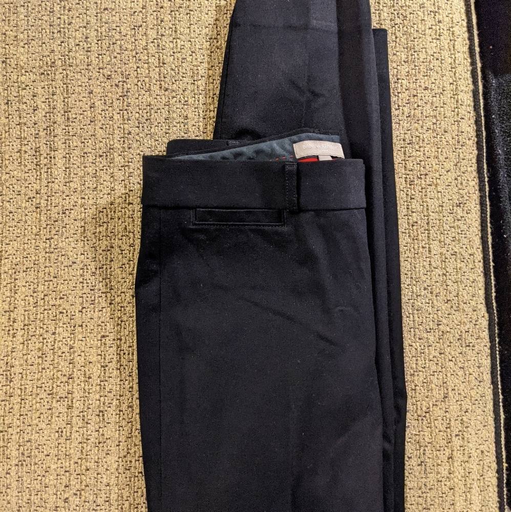 LAST CHANCE. Size 6 black Banana Republic skinny Sloan dress pant